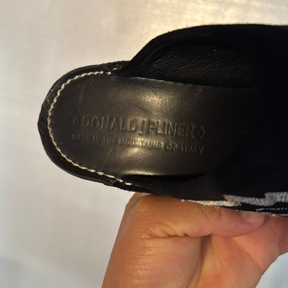 Black and White Embroidered Women's Heeled Mules. Size 8 M - Picture 4 of 10